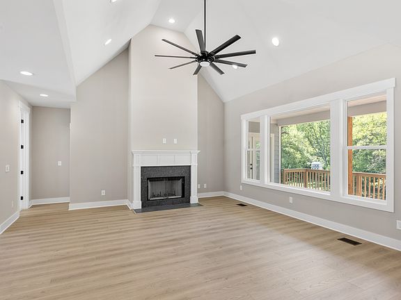 5th image of 2033 Graceland Dr