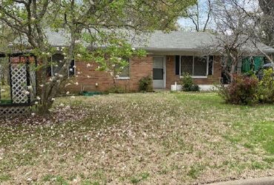 1st image of 302 Northcrest Dr