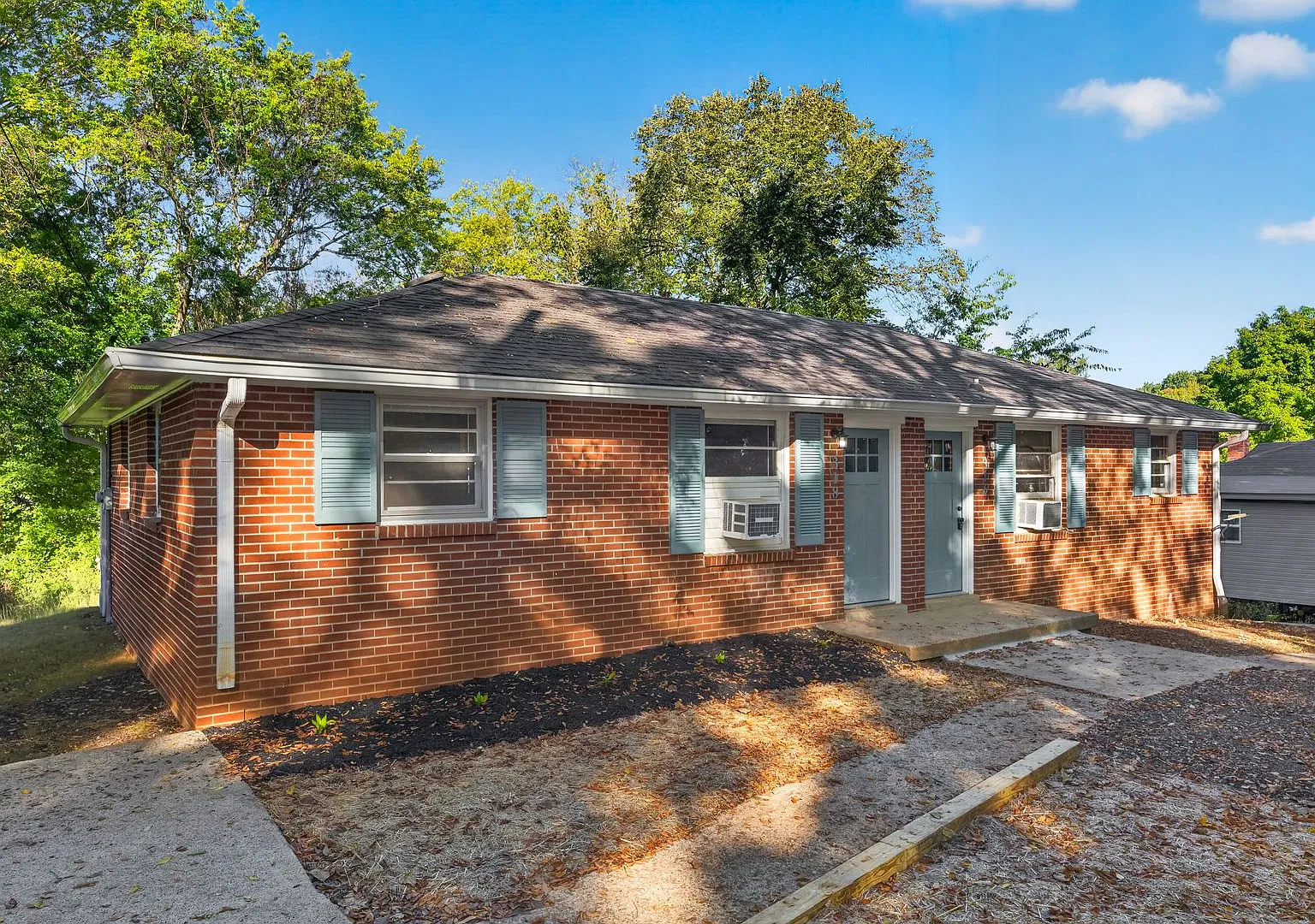 Davis Drive-316-320 — Photo 3