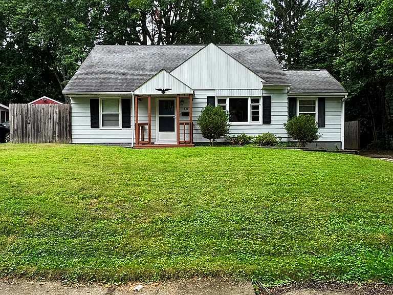 648 Woodside Dr — Photo 1
