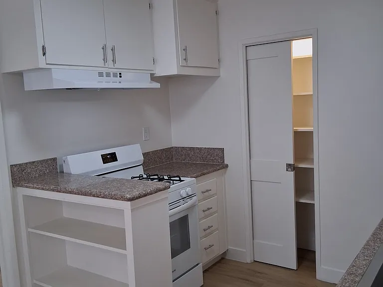 7245 Franklin Avenue — Photo 14
