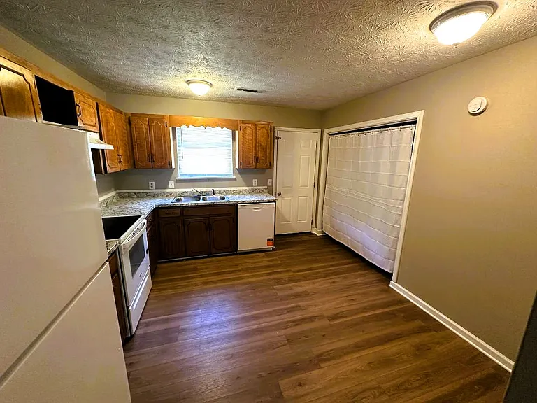 284 Landon Ct NE #284 — Photo 5
