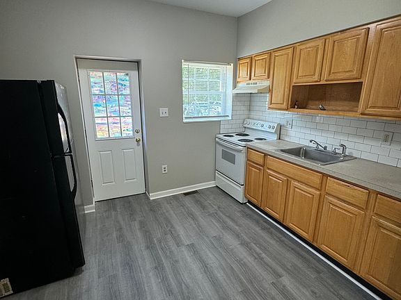 3rd image of 304 Powhattan Ave APT B