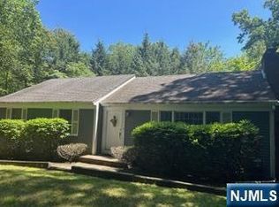 737 McCoy Rd, Franklin Lakes, NJ 07417