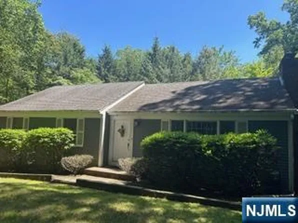 737 McCoy Rd, Franklin Lakes, NJ 07417