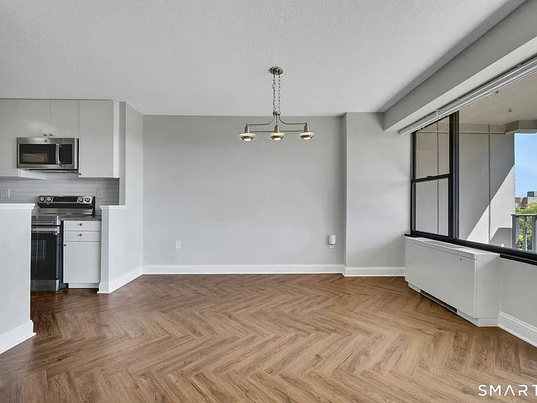 44 Strawberry Hill Ave #7E — Photo 9
