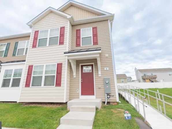 8 Moses Dr, Martinsburg, WV 25405