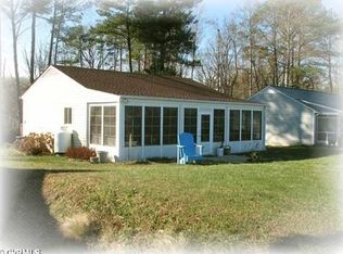 245 Jamaica Shores Dr, Jamaica, VA 23079