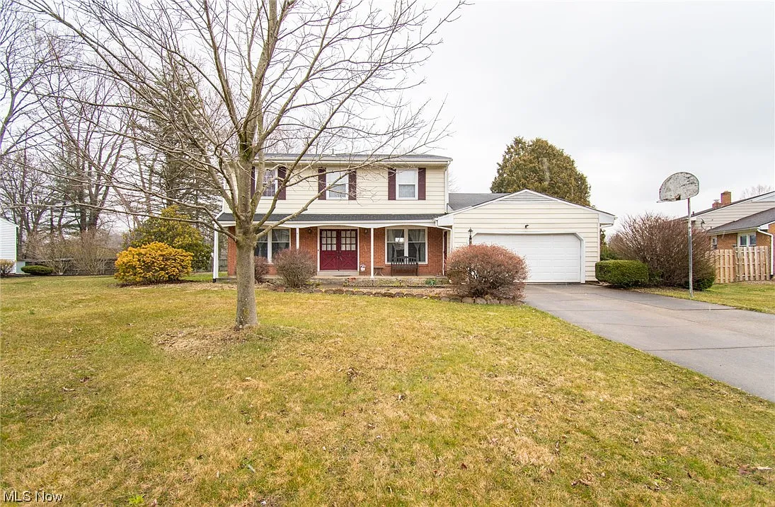 1734 Coventry Ave NE photo 1
