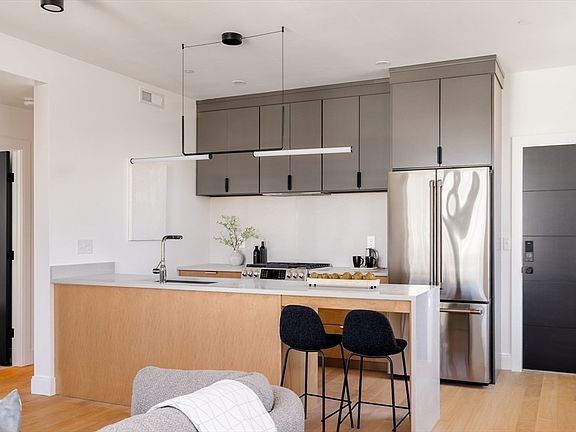 5th image of 182 Tremont St #5A