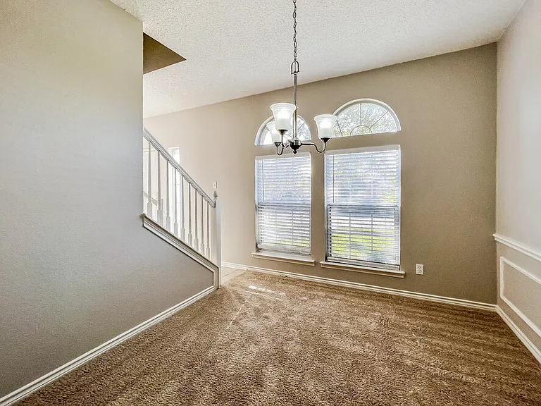 6902 Graham Dr — Photo 7
