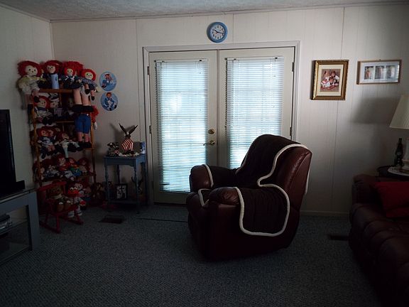 3rd image of 1065 Primrose Ln