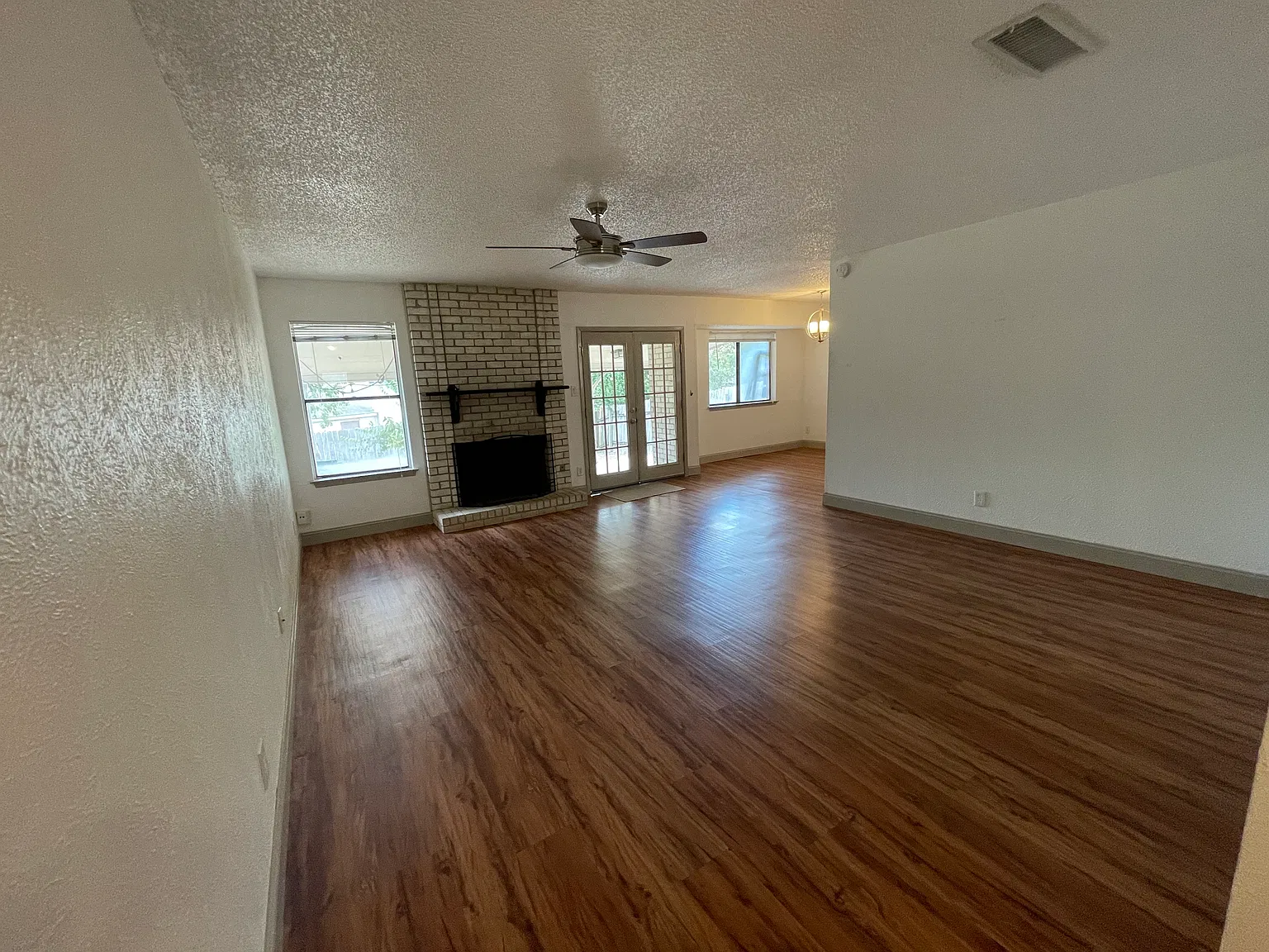3 bed, 1417 sqft, $2,000 — Photo 4