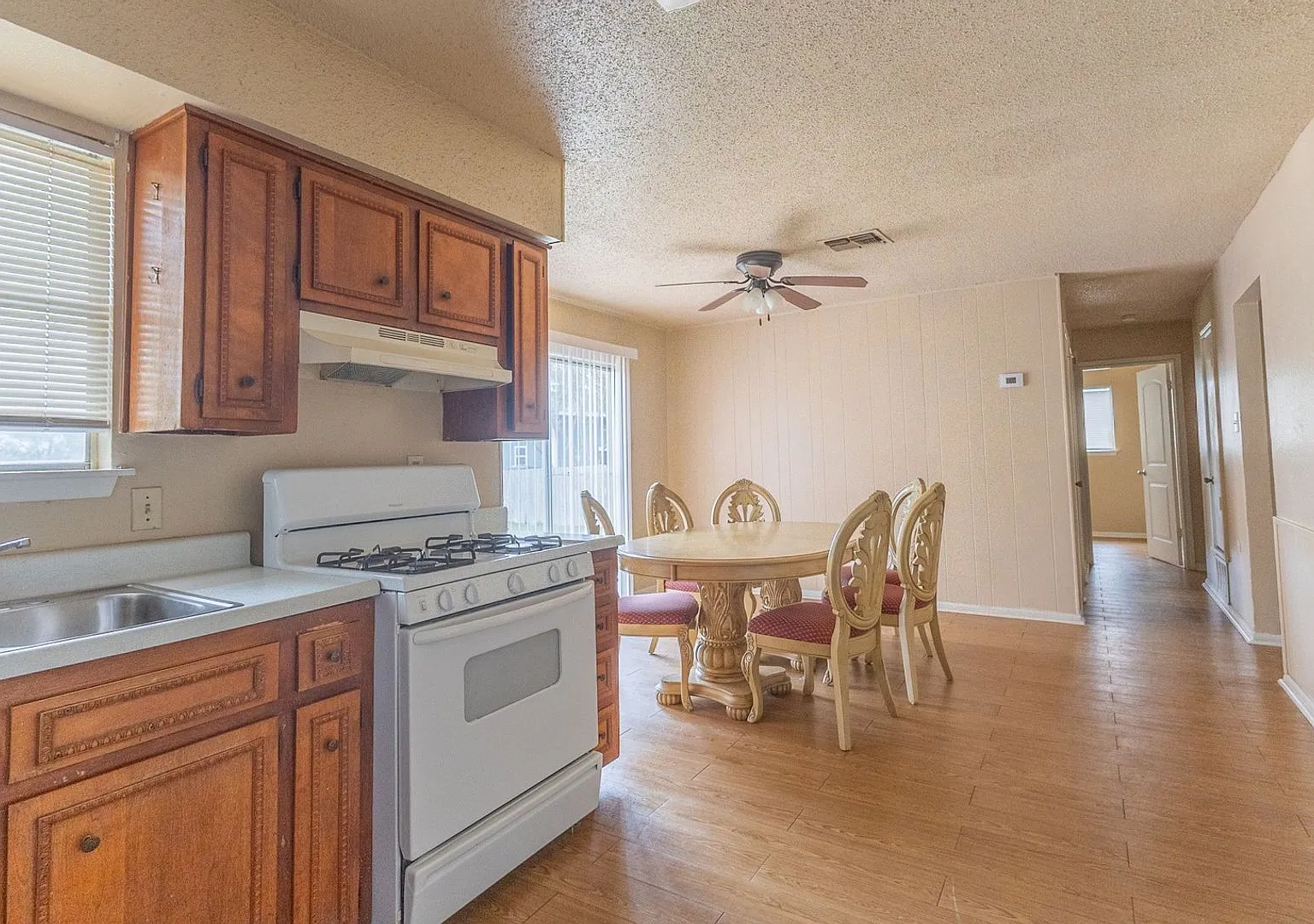 Charming 4BR House in Live Oak — Photo 3