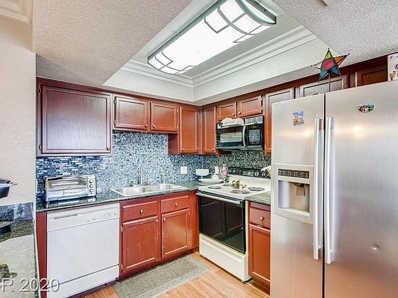 4th image of 304 S Buffalo Dr Unit 202