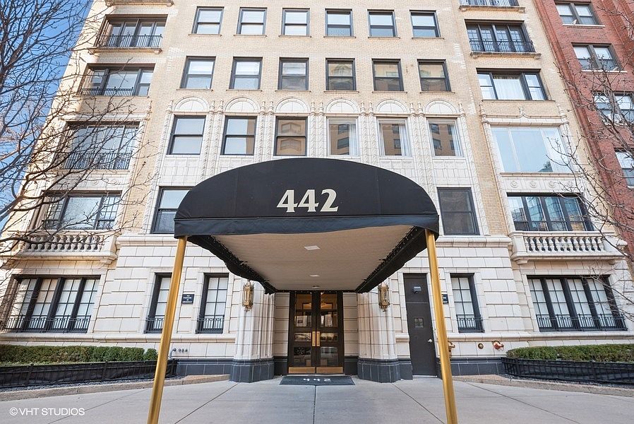 1st image of 442 W Wellington Ave Unit 12E