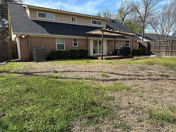 2nd image of 2927 Selma Ln