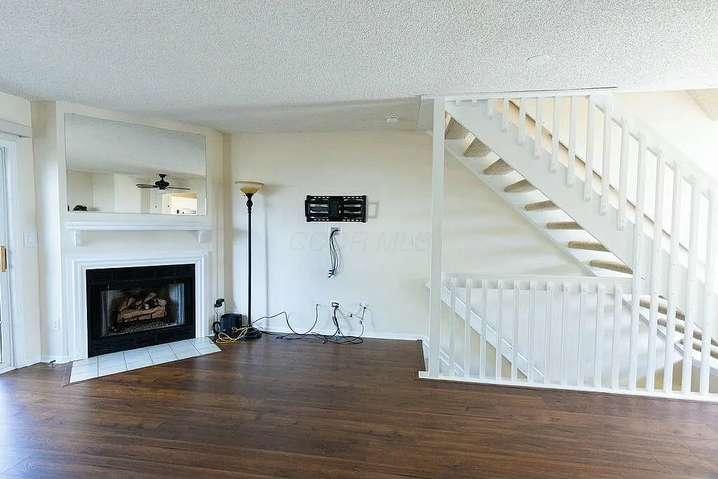 2 bed, 1200 sqft, $1,740 — Photo 2