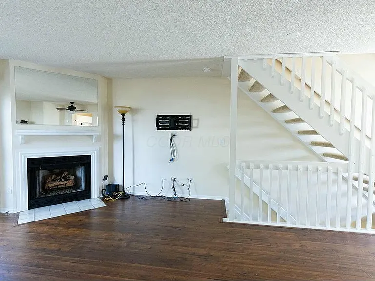 1749 Messner Dr — Photo 2