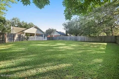 631 Live Oak Dr — Photo 18