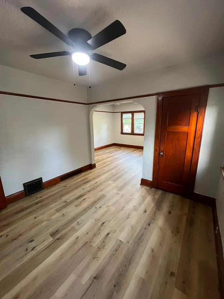 2 bed, $1,100 — Photo 4