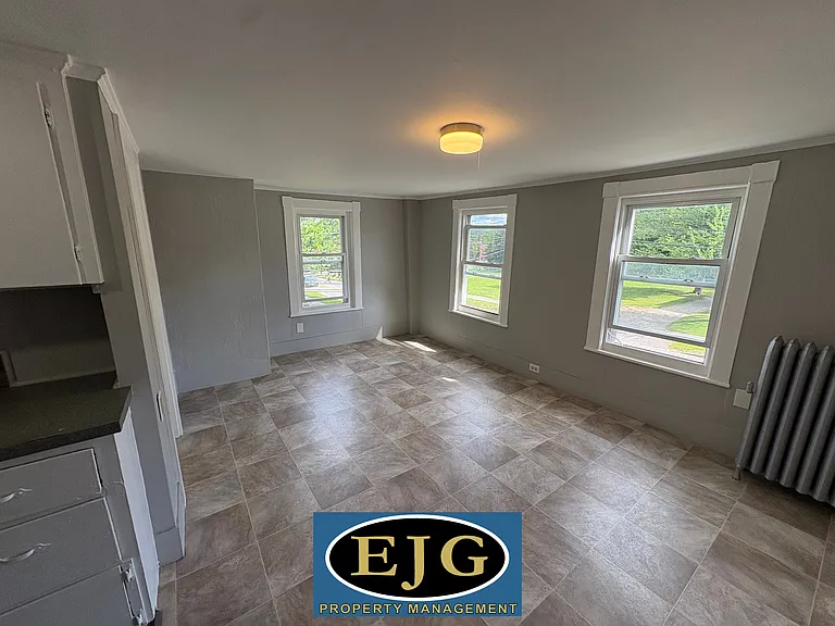 135 Pleasant St #3 — Photo 6