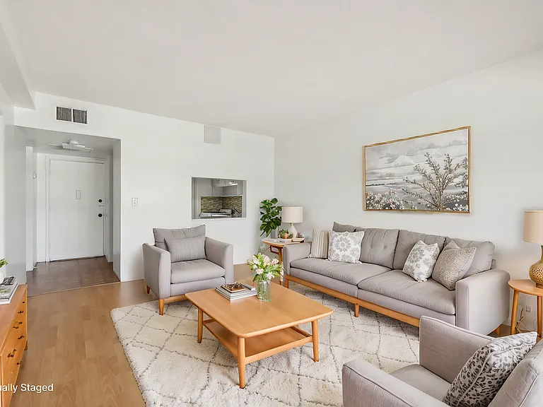 Esquire Apartments — Photo 35