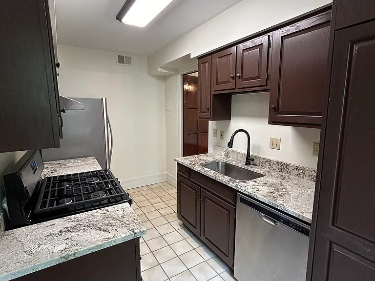 1801 Spring Dr #J — Photo 21