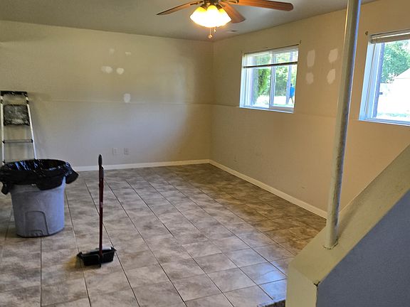 5th image of 3022 Sloan St