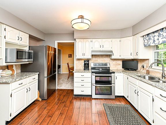 2nd image of 7310 Hampstead Ln