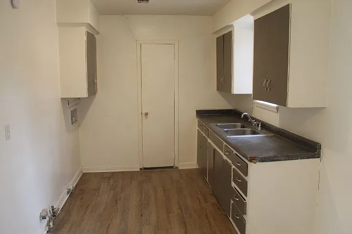 6 York Dr — Photo 3