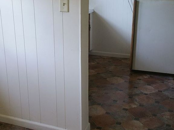 5th image of 582 Eastland Ave