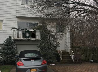 63 Dover Grn, Staten Island, NY 10312