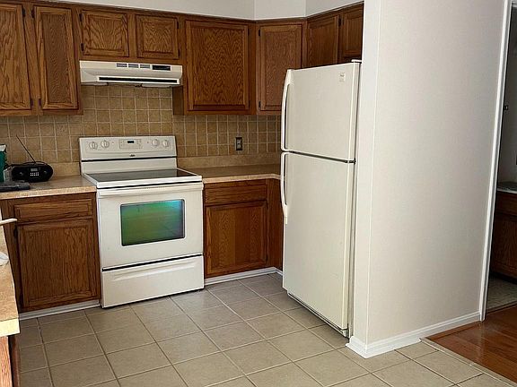 3rd image of 306 Staunton Ct