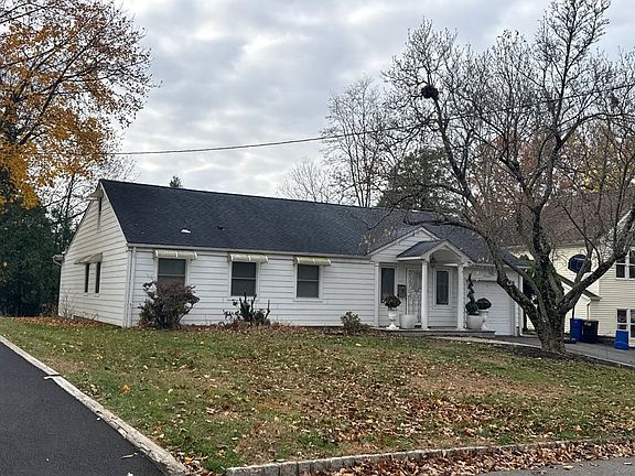 3rd image of 10 Redwood Rd