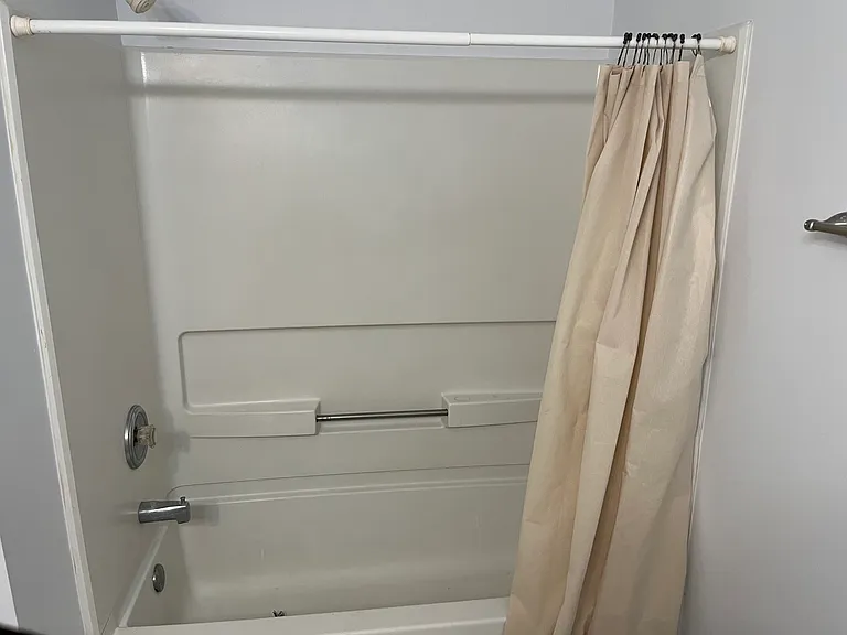 208 Red Bud Ct — Photo 17