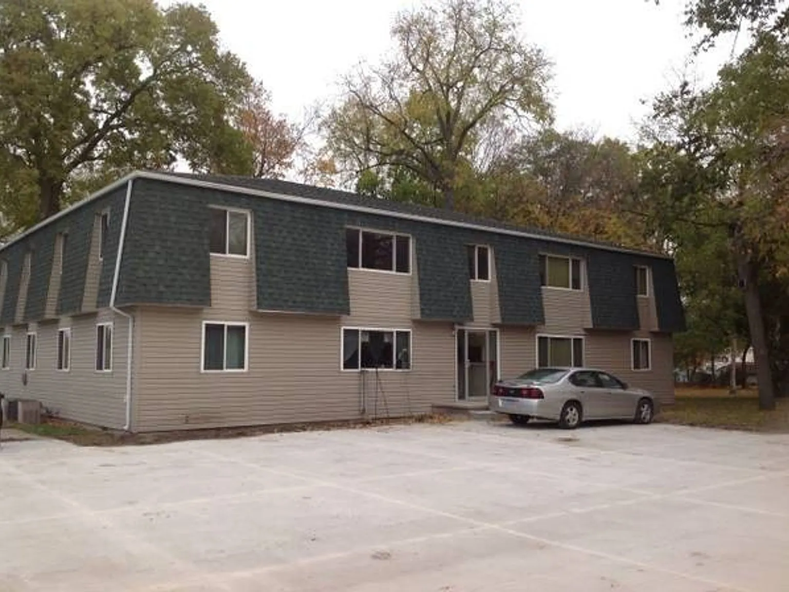 115 Central — Photo 1