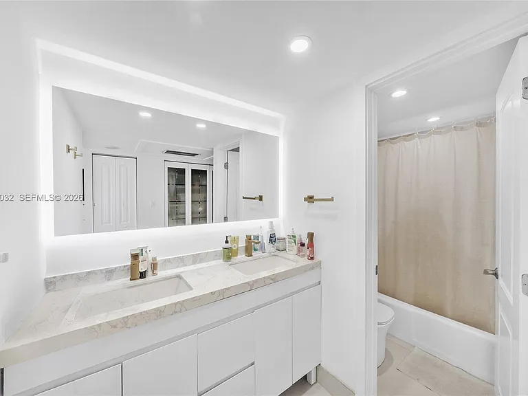 11111 Biscayne Blvd #5A — Photo 21