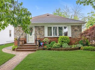 615 Leonard Blvd, New Hyde Park, NY 11040