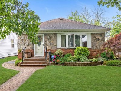 615 Leonard Boulevard, New Hyde Park, NY, 11040