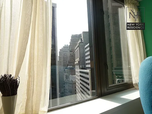 Sold by New York Residence | media 6