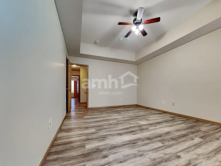 353 W Hunters Dr — Photo 10