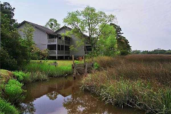 Marsh front corner unit