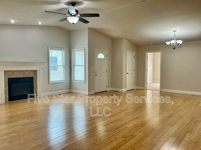 1420 School House Ln — Photo 4