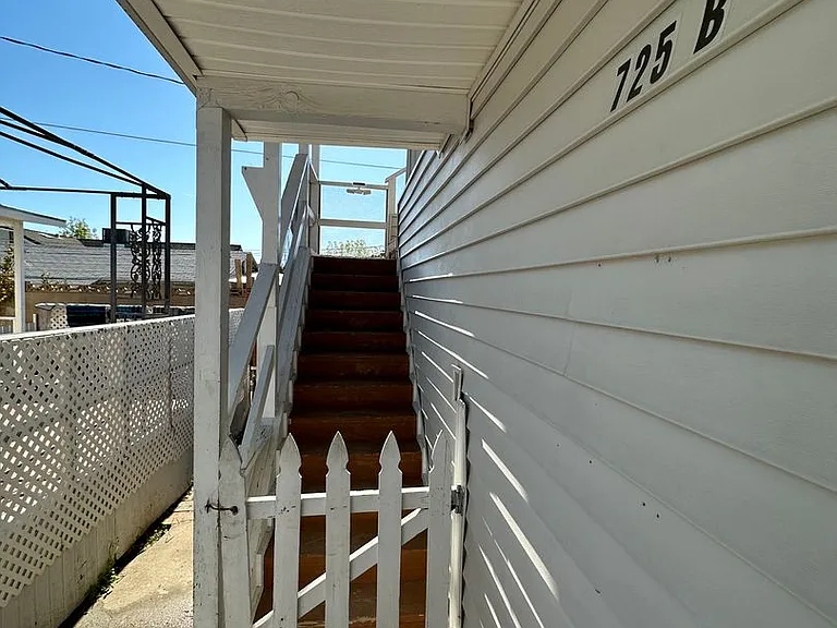 725 1/2 Kern St #B — Photo 1