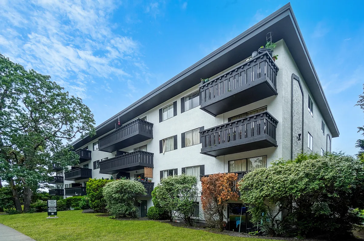 Macaulay Manor Apartments — Photo 1