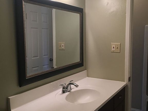 4th image of 1670 Union Ave APT 09