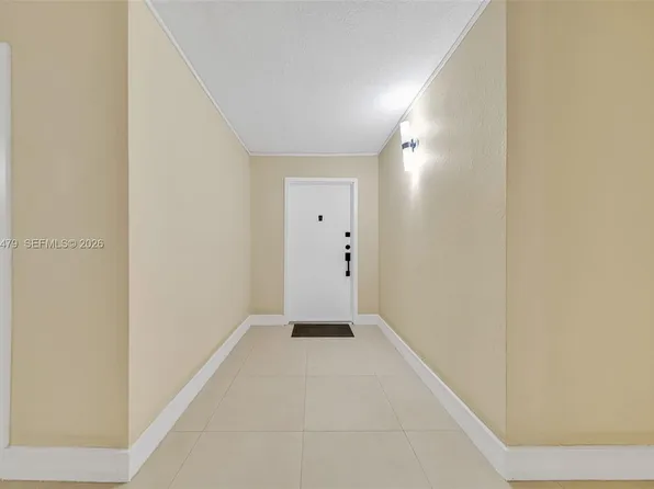 9360 Fontainebleau Blvd APT 208, Miami, FL 33172