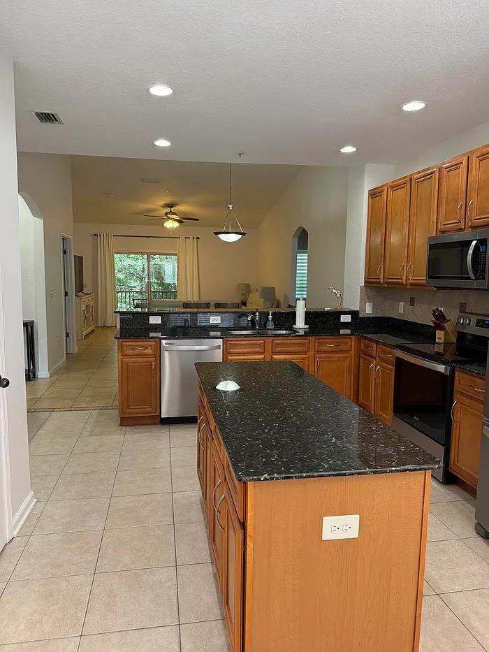 3 bed, 2.0 bath, 1680 sqft, $2,000 — Photo 3
