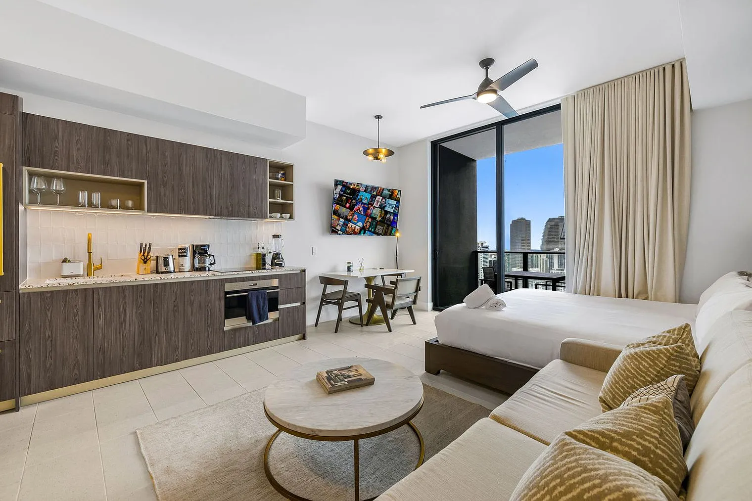 Studio, 1.0 bath, 365 sqft, $2,322 — Photo 1